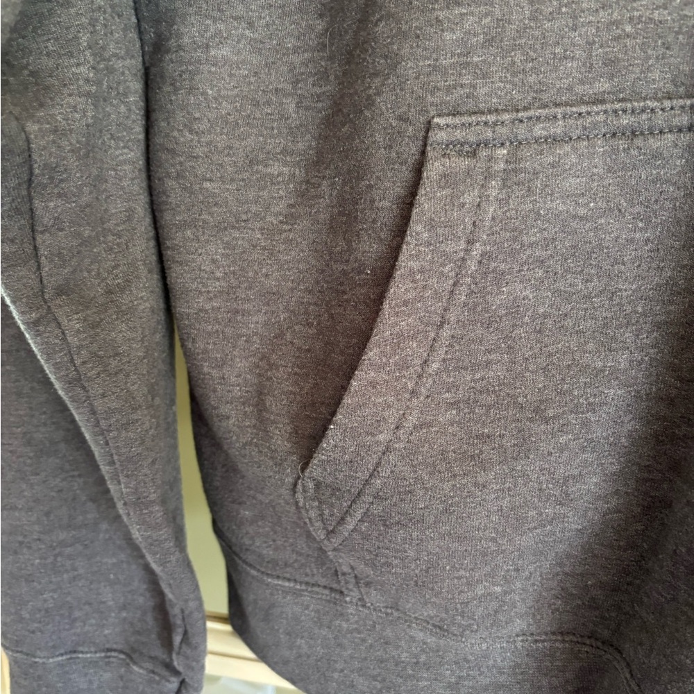 Marvel hooded sweatshirt  featuring many of the characters. Size small.See below - Picture 5 of 11